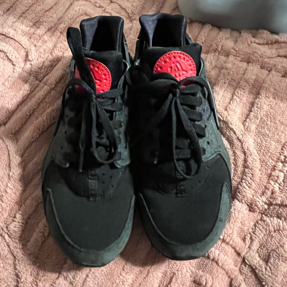 Nike Black and Red Men's Sneakers